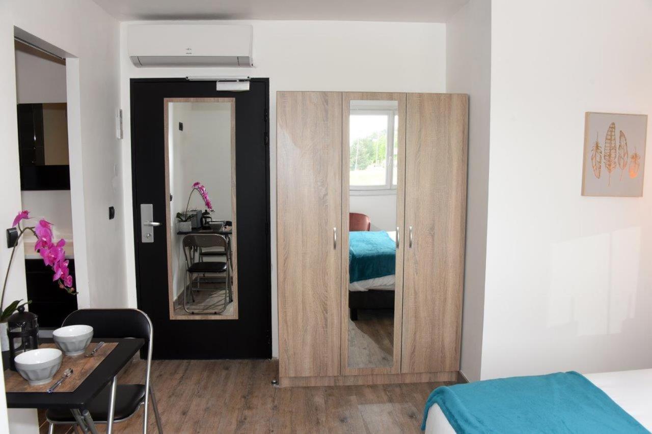 Home Place Apartments - Langon Sauternes Bagian luar foto