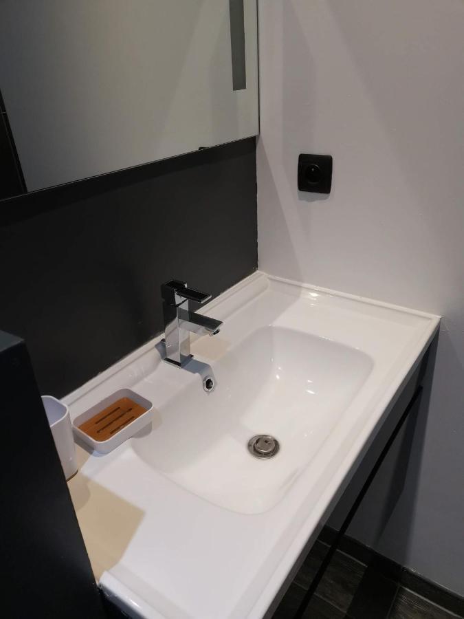 Home Place Apartments - Langon Sauternes Bagian luar foto